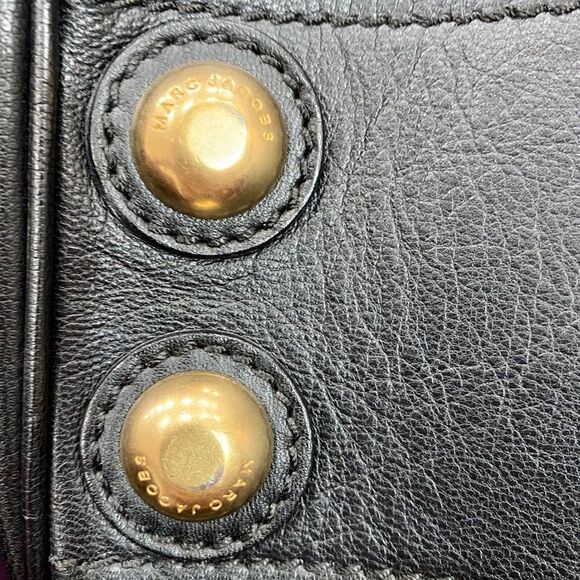 ⭐️ MARC JACOBS Gold Chain Black Leather Purse ⭐️ - Picture 7 of 9